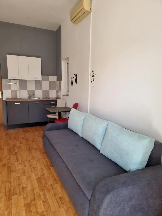 Frida Apartment Pula 0*,