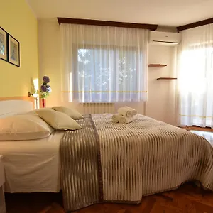 Nena Pula